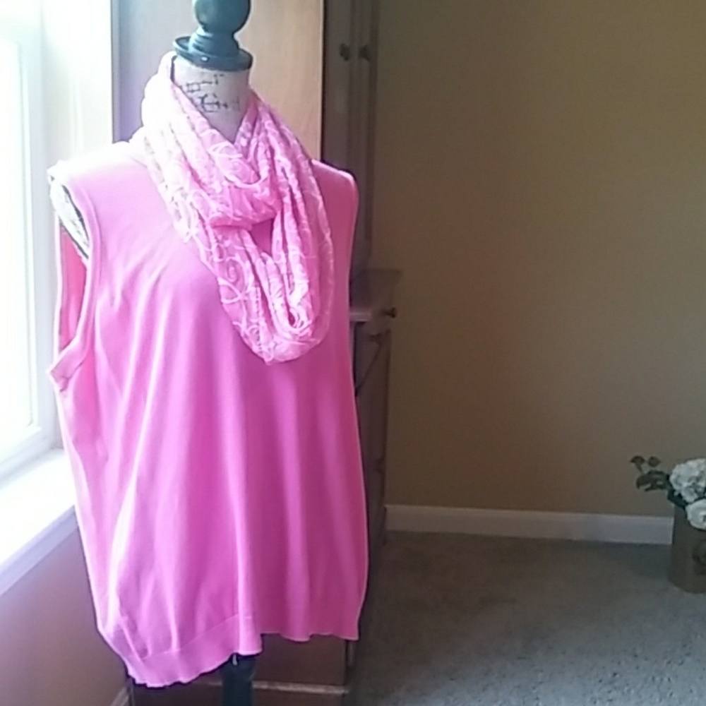 Sleeveless sweater with scarf